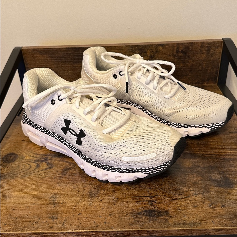 Under Armour Hovr Infinite 2 Sneaker Black and White Size 10.5 - Picture 8 of 8